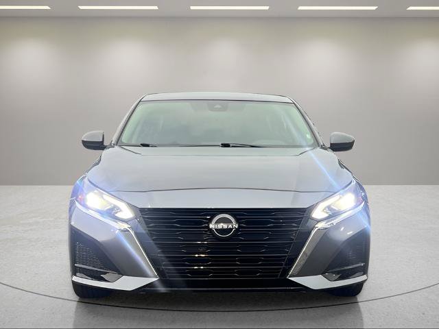 Used 2023 Nissan Altima 2.5 SV FWD image 2