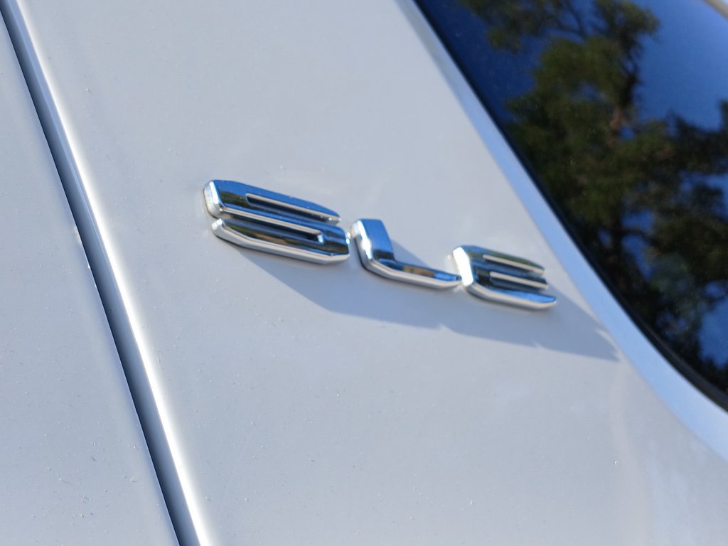 Used 2023 GMC Acadia SLE w/ Driver Convenience Package FWD image 9