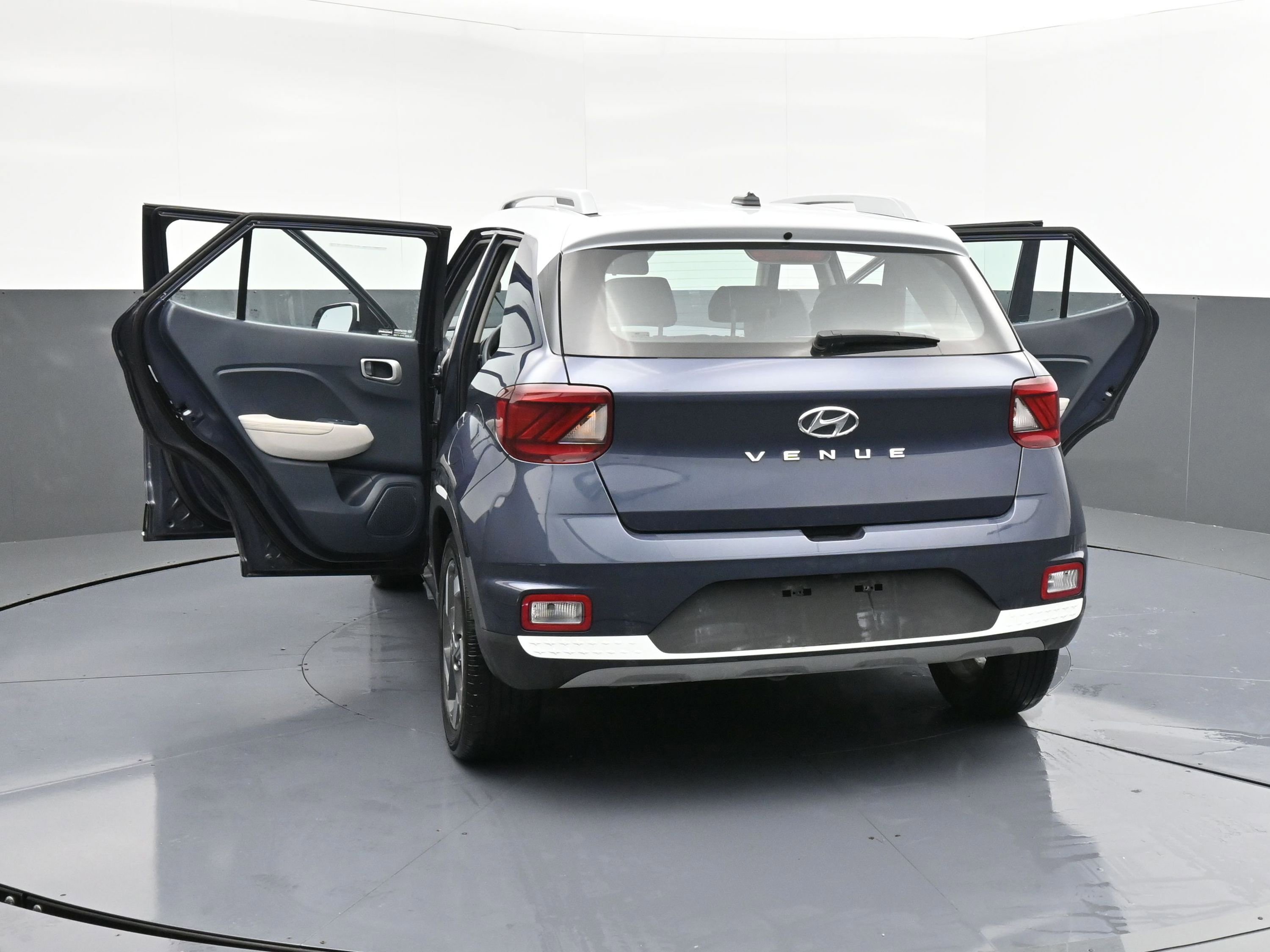Used 2023 Hyundai Venue Limited w/ Cargo Package image 15