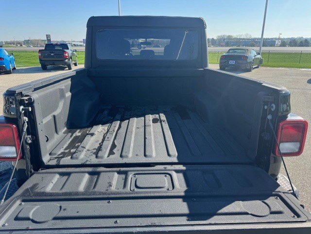 Used 2022 Jeep Gladiator Sport AWD/4WD image 11