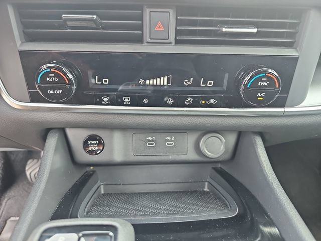 Used 2025 Nissan Rogue SV FWD image 27