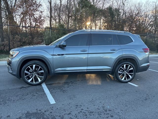 Used 2024 Volkswagen Atlas SEL Premium R-Line image 2
