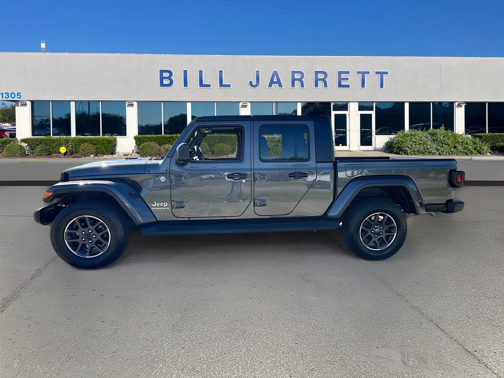 Used 2023 Jeep Gladiator Overland w/ Popular Equipment Package image 2