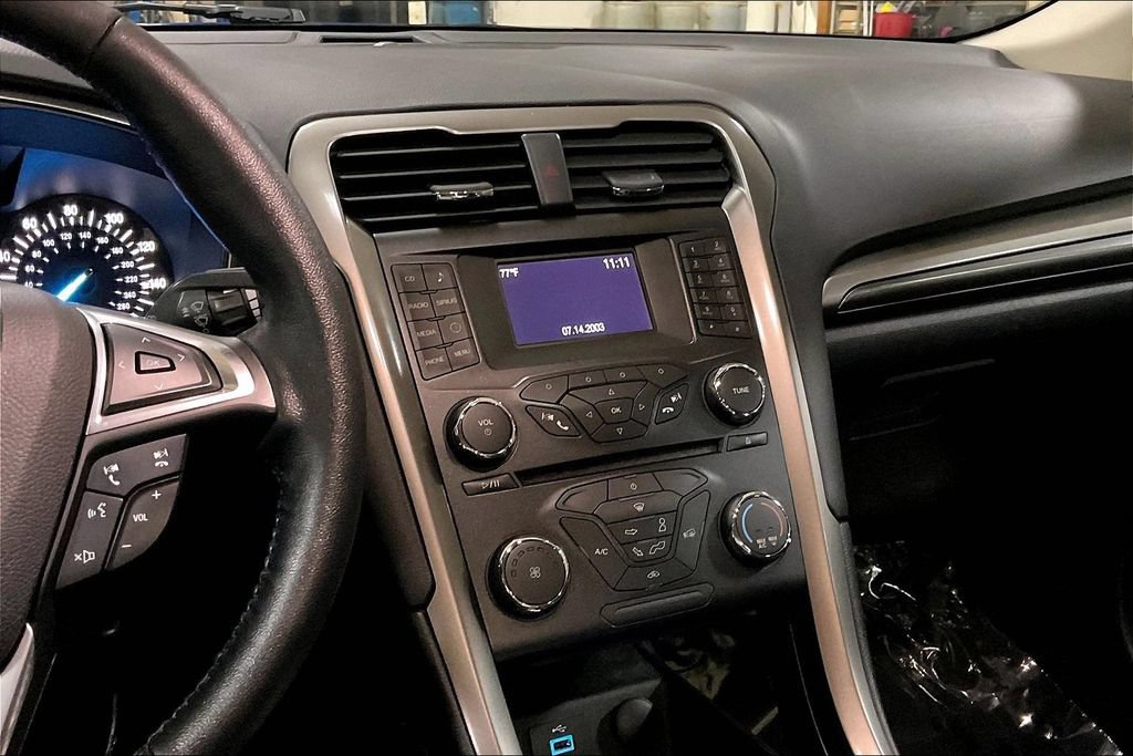 Certified 2017 Ford Fusion SE w/ Equipment Group 201A FWD image 6