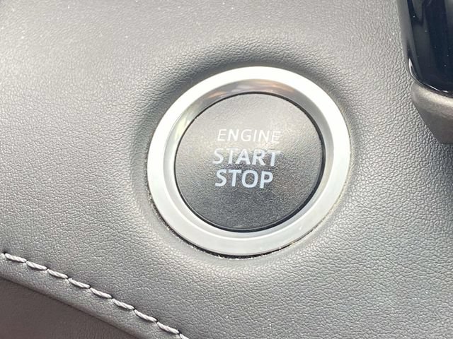 Used 2020 Toyota Highlander XLE FWD image 28
