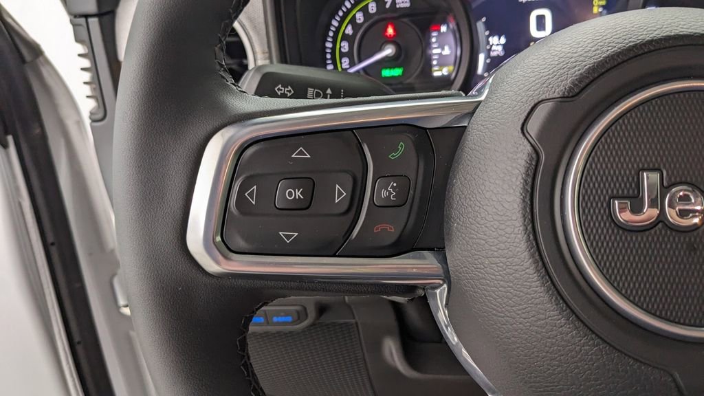 Used 2025 Jeep Wrangler Unlimited Sahara AWD/4WD image 30