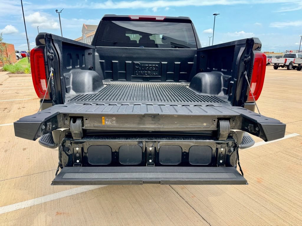 Used 2025 GMC Sierra 1500 SLT AWD/4WD image 10