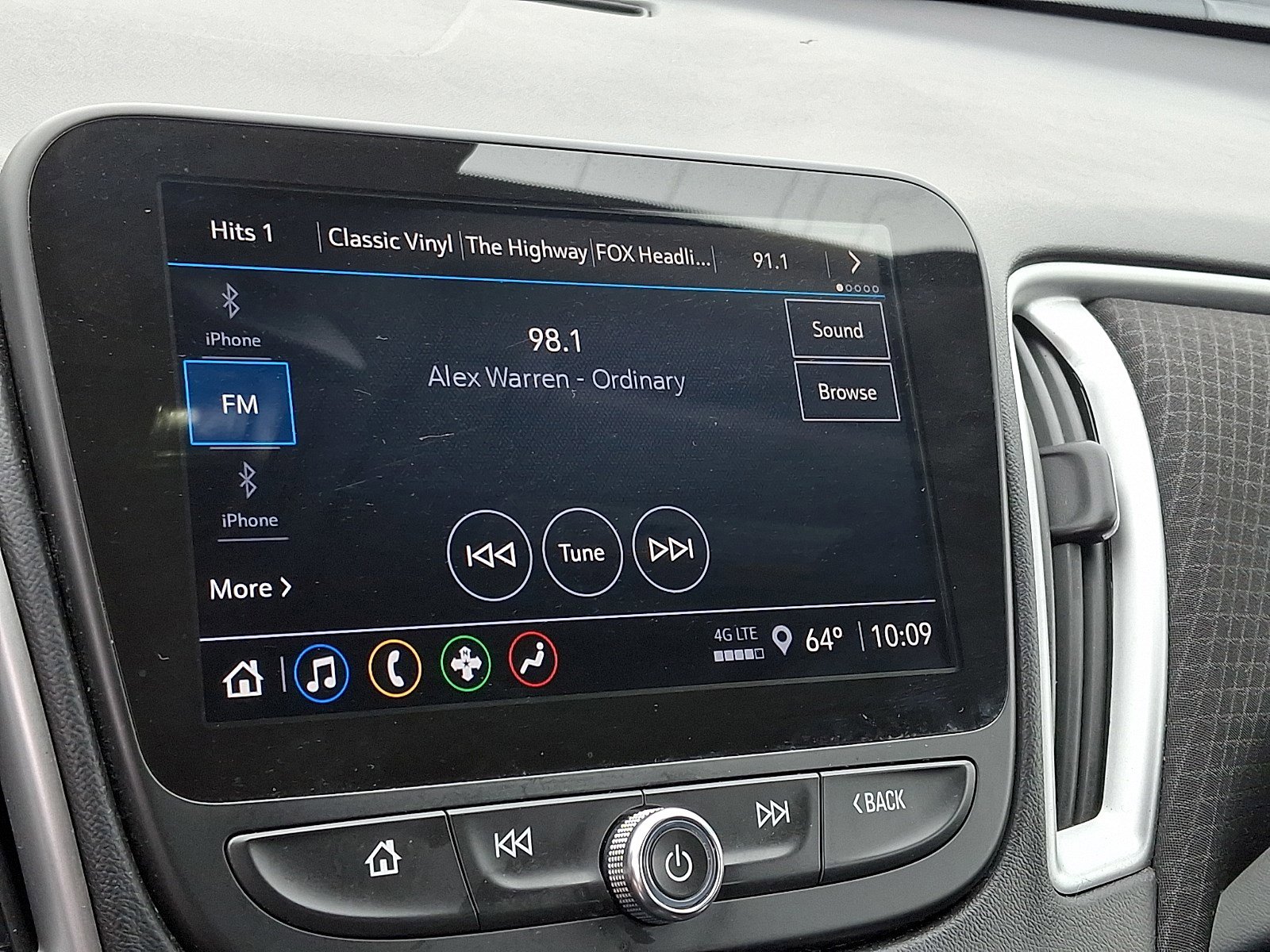 Used 2023 Chevrolet Malibu LT image 15