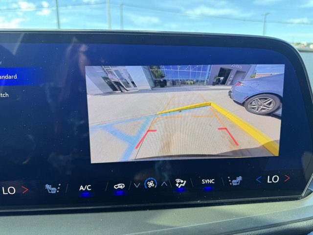 Used 2025 Chevrolet Traverse LT image 20