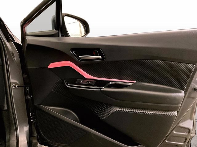 Used 2019 Toyota C-HR XLE FWD image 23
