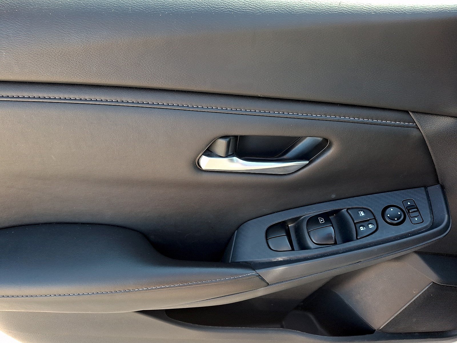 Used 2024 Nissan Sentra SV FWD image 11
