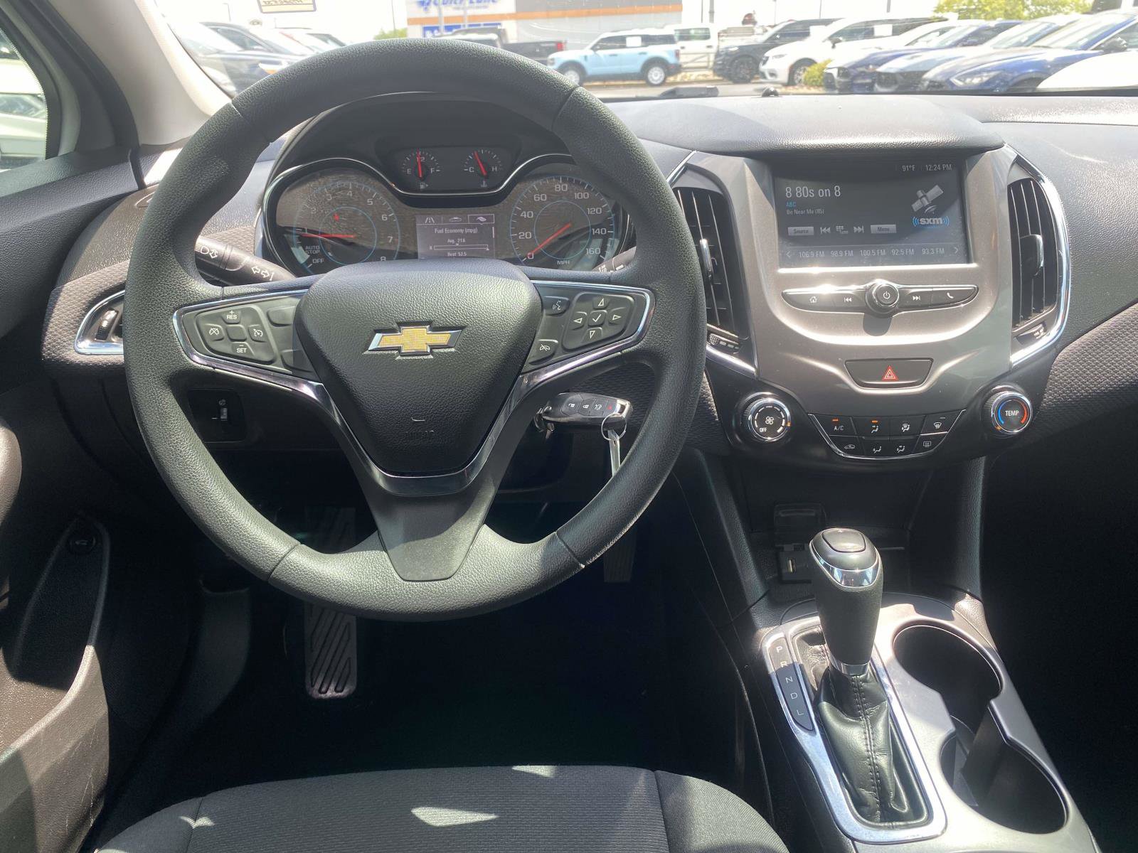 Used 2017 Chevrolet Cruze LT FWD image 11