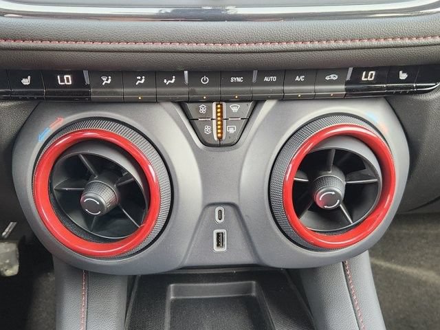 Used 2025 Chevrolet Blazer RS FWD image 17