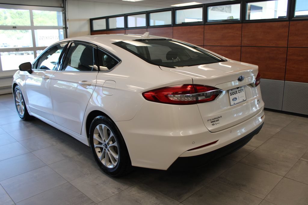 Certified 2020 Ford Fusion SE FWD image 3