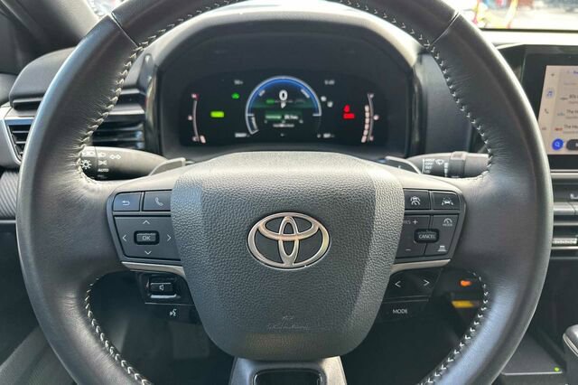 Used 2025 Toyota Camry SE image 20