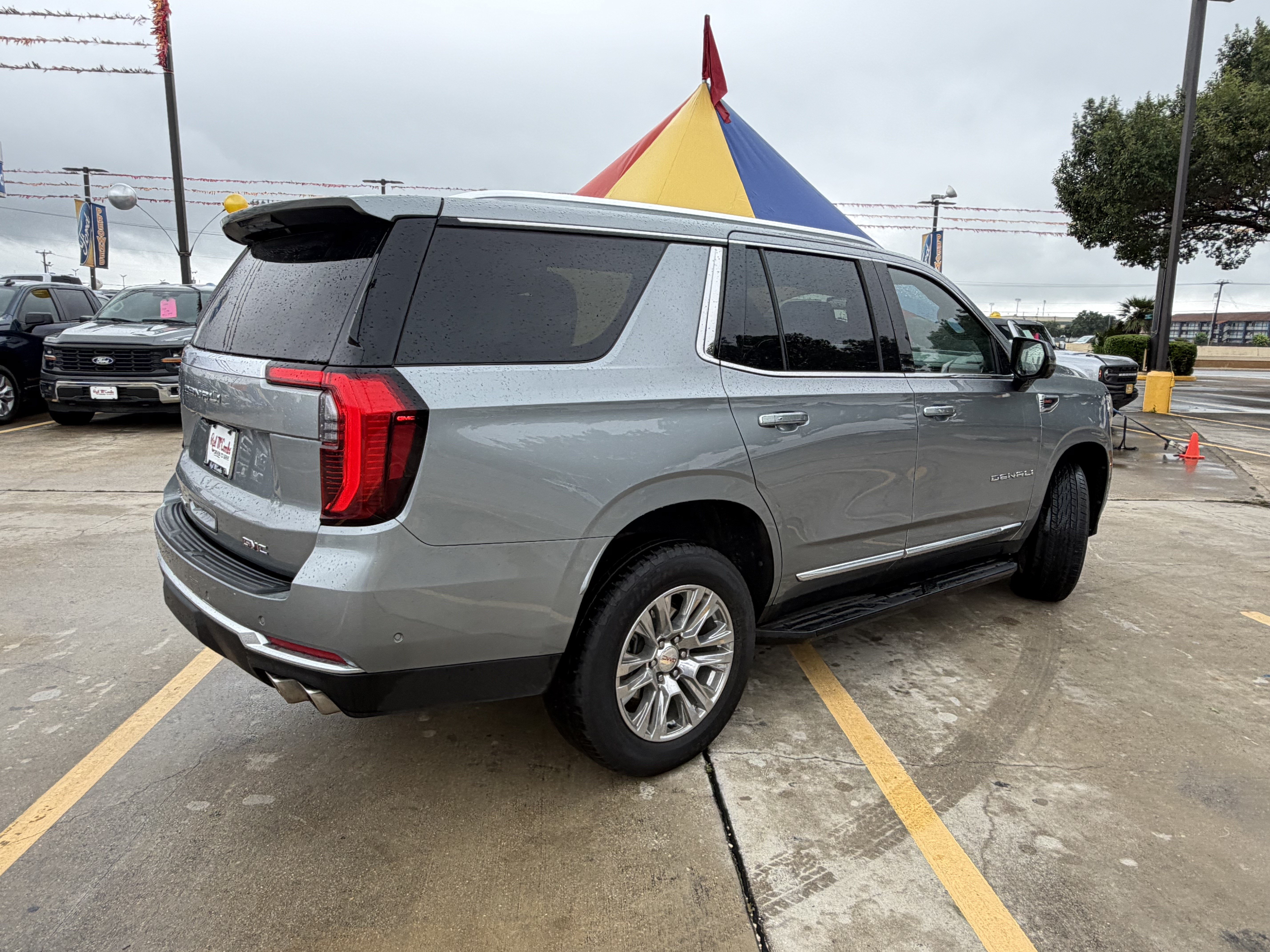 Used 2025 GMC Yukon Denali AWD/4WD image 7