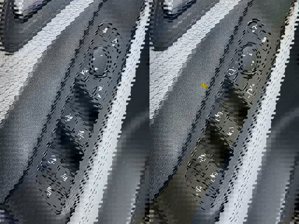 Used 2023 Nissan Rogue SV image 28