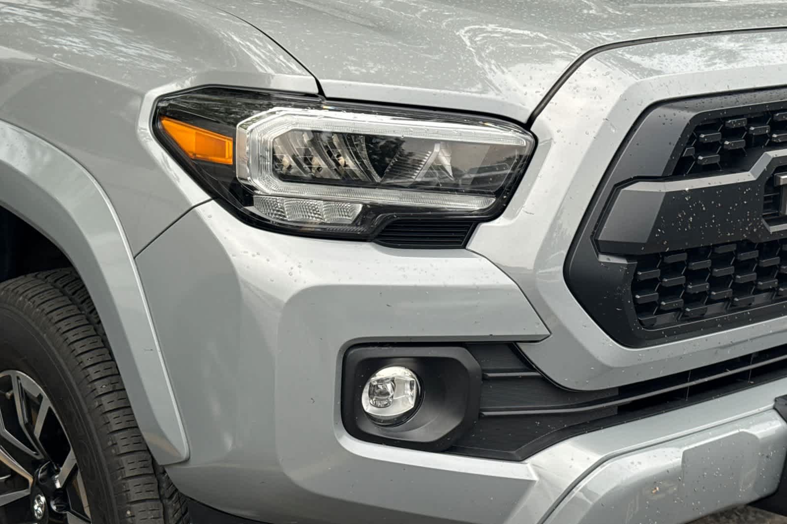 Used 2020 Toyota Tacoma TRD Sport w/ TRD Premium Sport Package AWD/4WD image 8