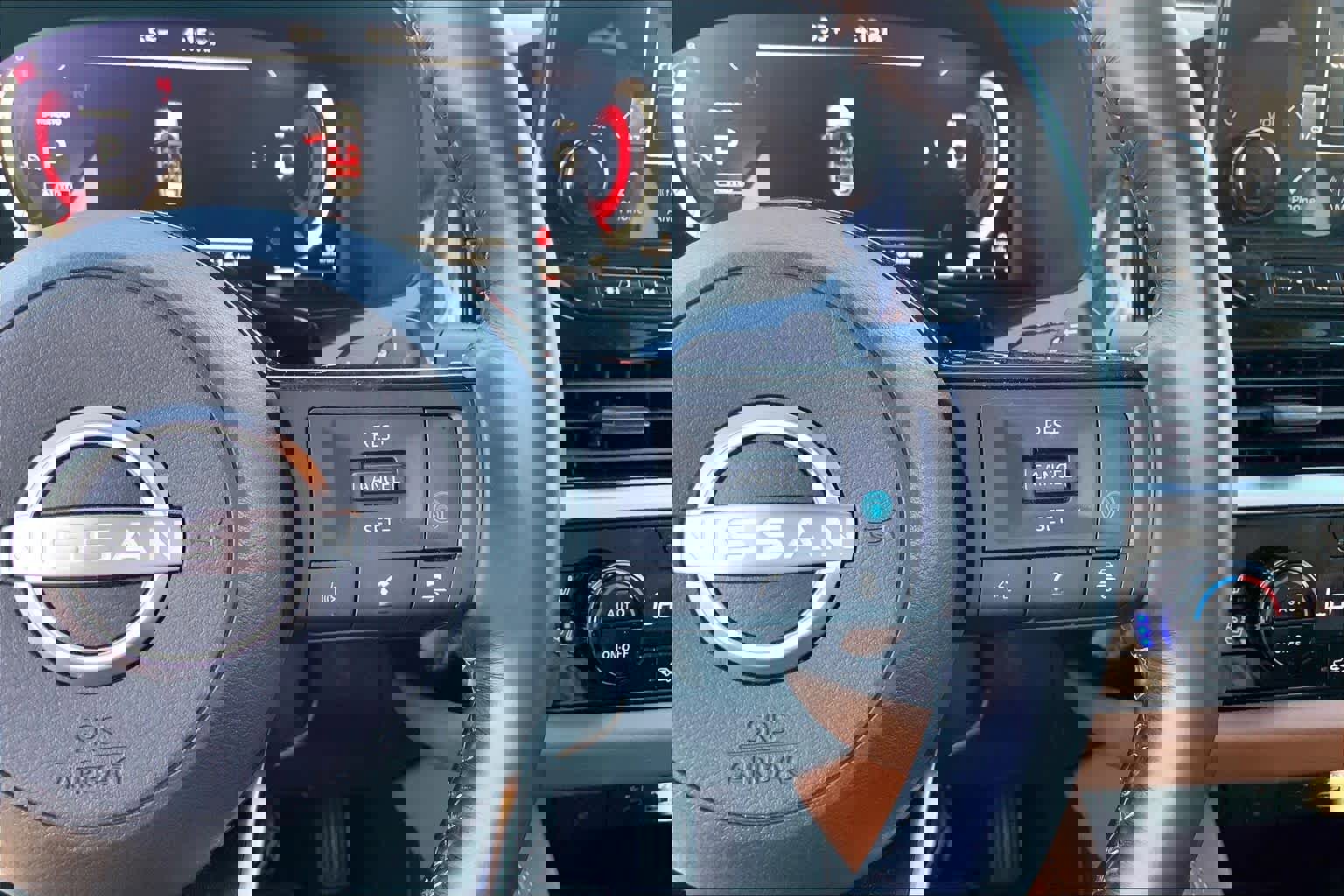 Used 2022 Nissan Pathfinder Platinum w/ Cargo Package image 24