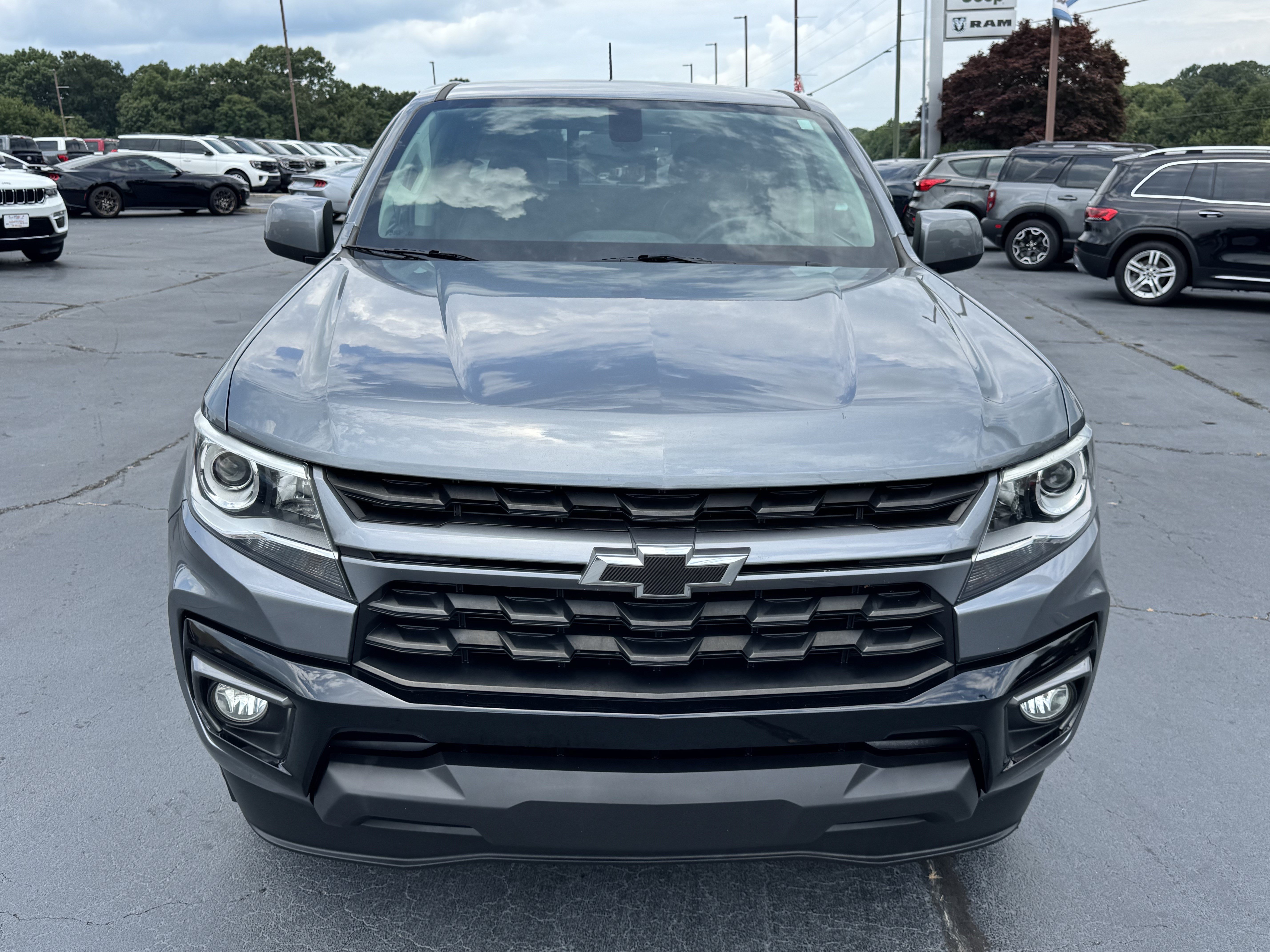 Used 2022 Chevrolet Colorado LT w/ Luxury Package RWD image 3