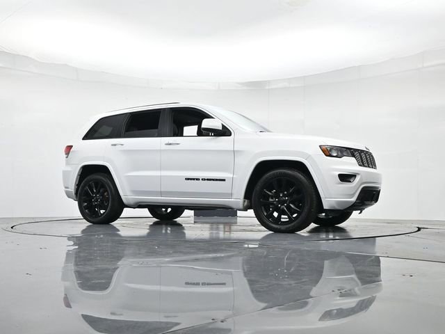 Used 2020 Jeep Grand Cherokee Altitude image 34