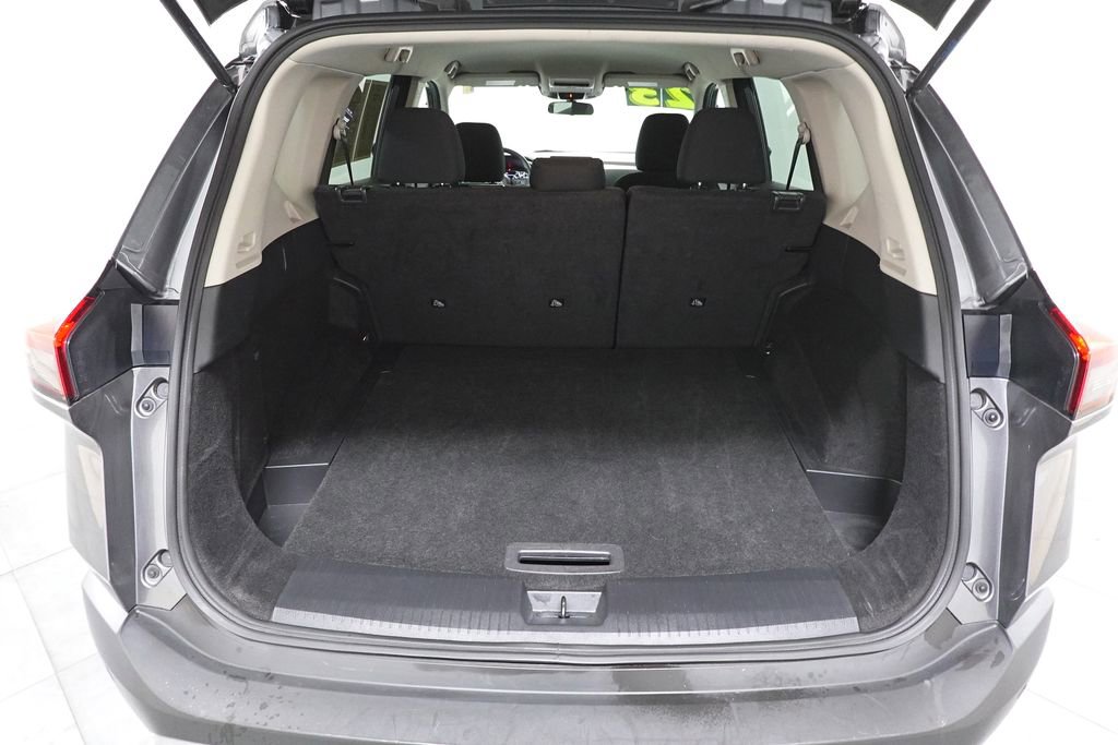 Used 2023 Nissan Rogue S image 22