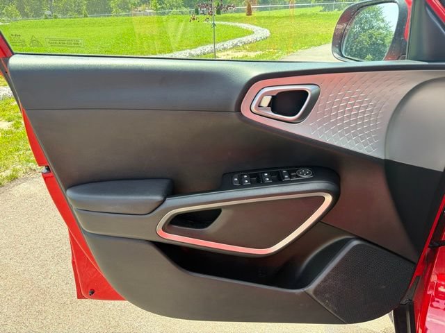 Used 2024 Kia Soul LX w/ Option Group 015 FWD image 14