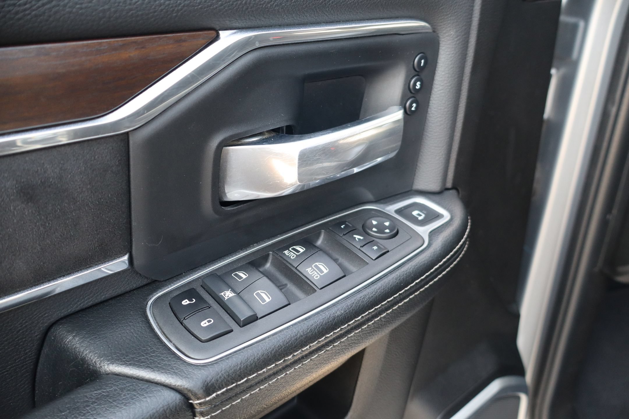Used 2022 RAM 3500 Laramie AWD/4WD image 13