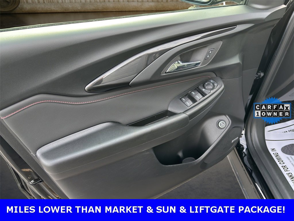 Used 2022 Chevrolet TrailBlazer RS w/ Sun and Liftgate Package image 15