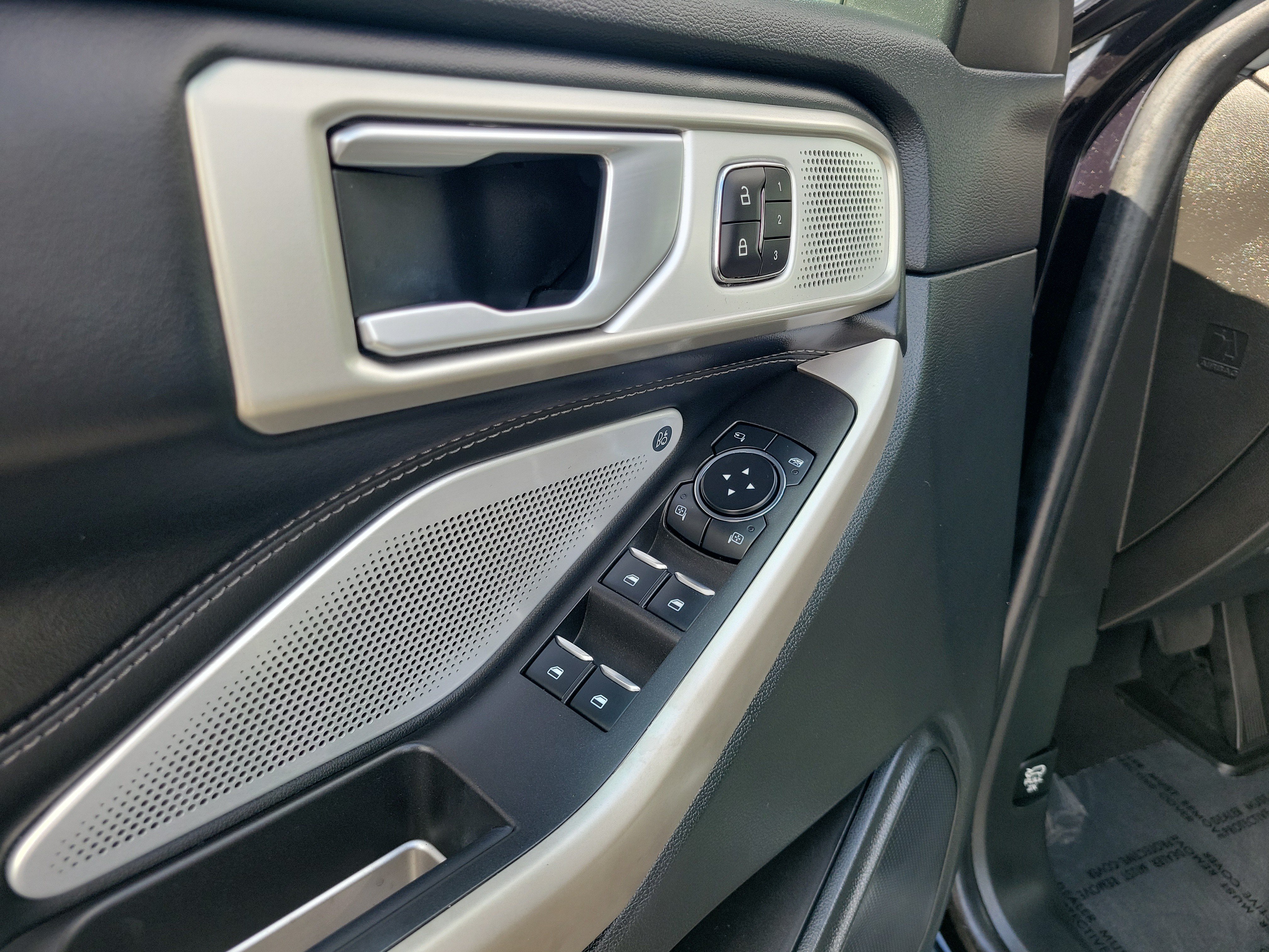 Certified 2023 Ford Explorer Limited w/ Limited Technology Package RWD image 20