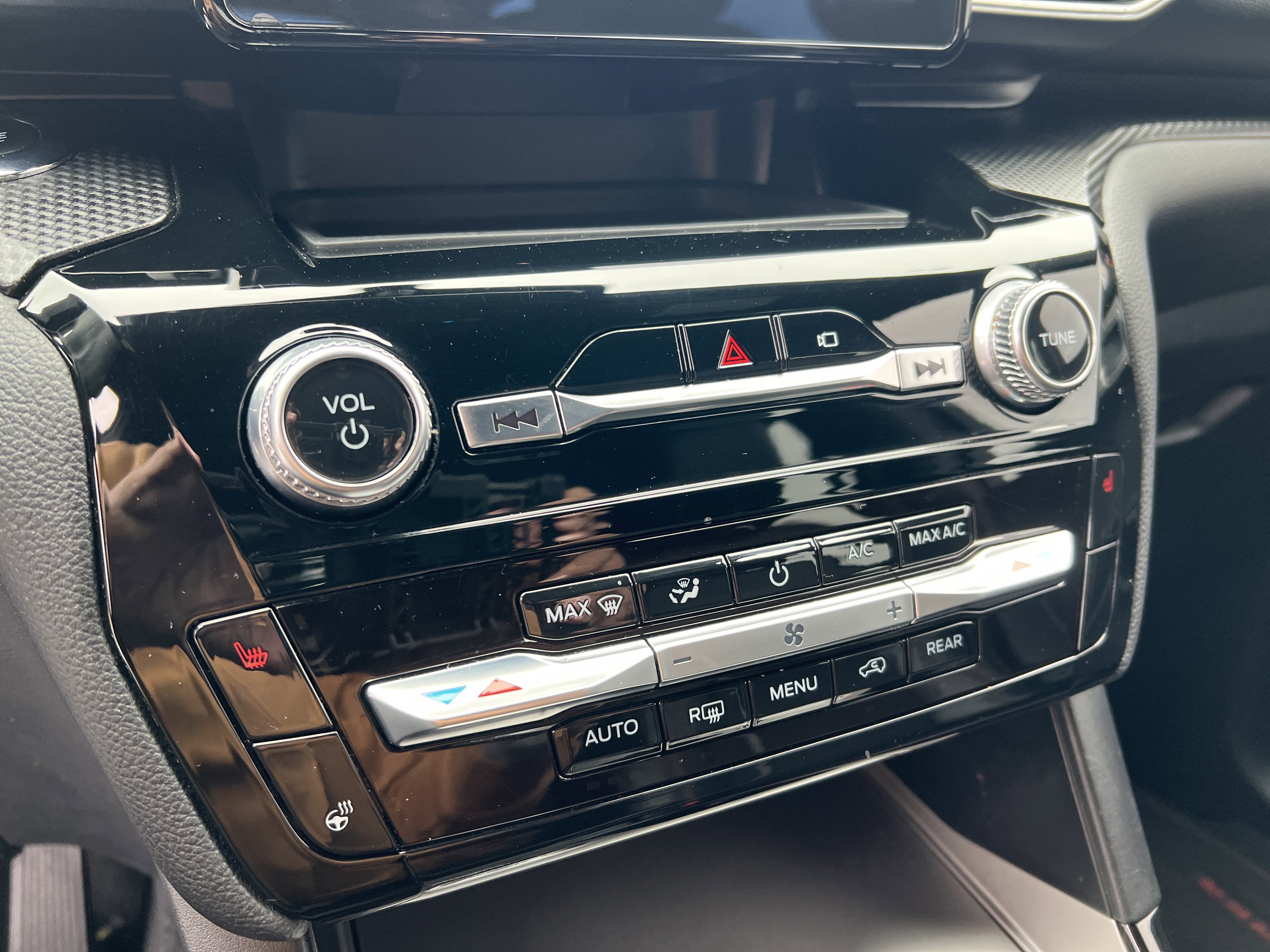 Certified 2023 Ford Explorer ST-Line w/ Class IV Trailer Tow Package image 30