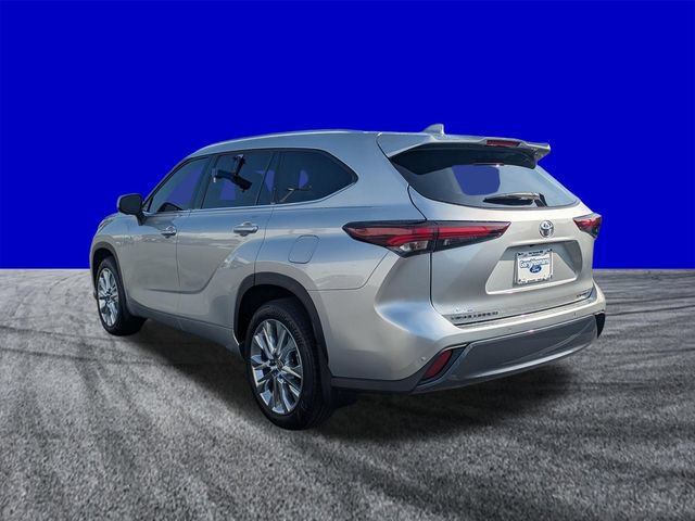Used 2024 Toyota Highlander Limited FWD image 6
