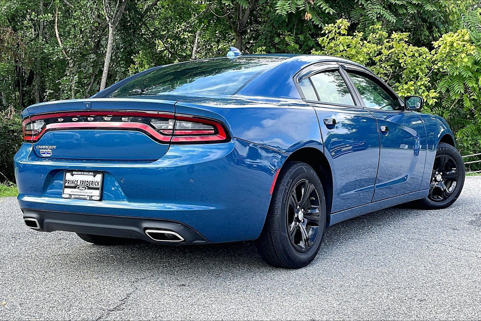 Used 2023 Dodge Charger SXT w/ Cold Weather Package RWD image 13