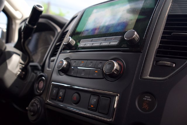 Used 2023 Nissan Titan 4x4 Crew Cab image 16