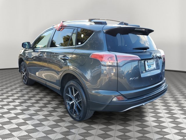 Used 2018 Toyota RAV4 SE image 2