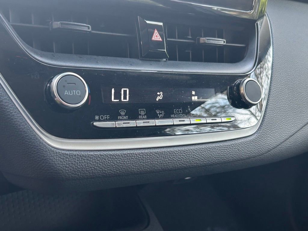 Used 2024 Toyota Corolla LE image 32