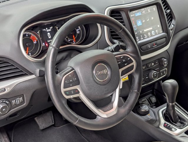 Used 2017 Jeep Cherokee Latitude w/ Safety/Convenience Group AWD/4WD image 9