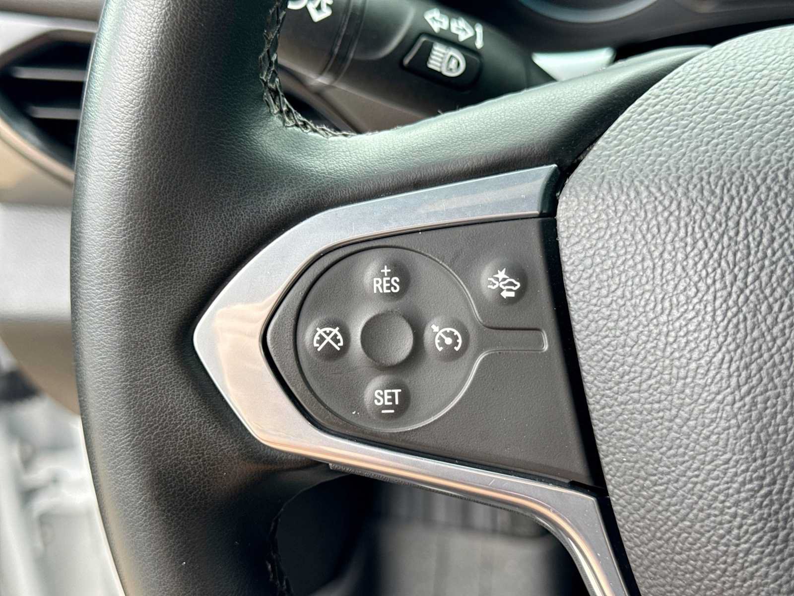 Used 2023 Chevrolet Traverse LT FWD image 24