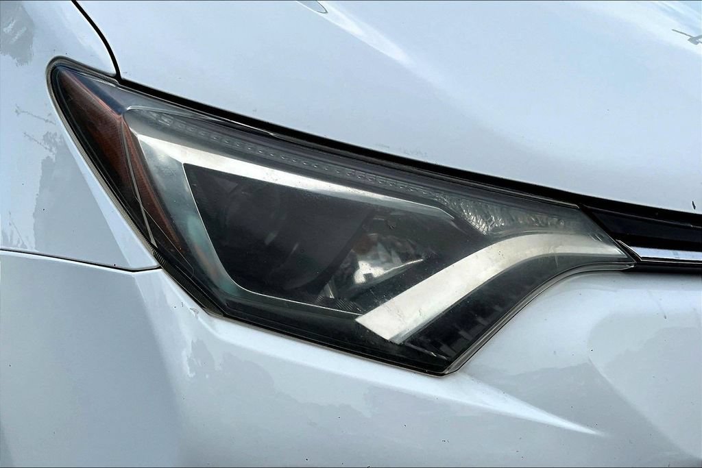 Used 2018 Toyota RAV4 XLE FWD image 34