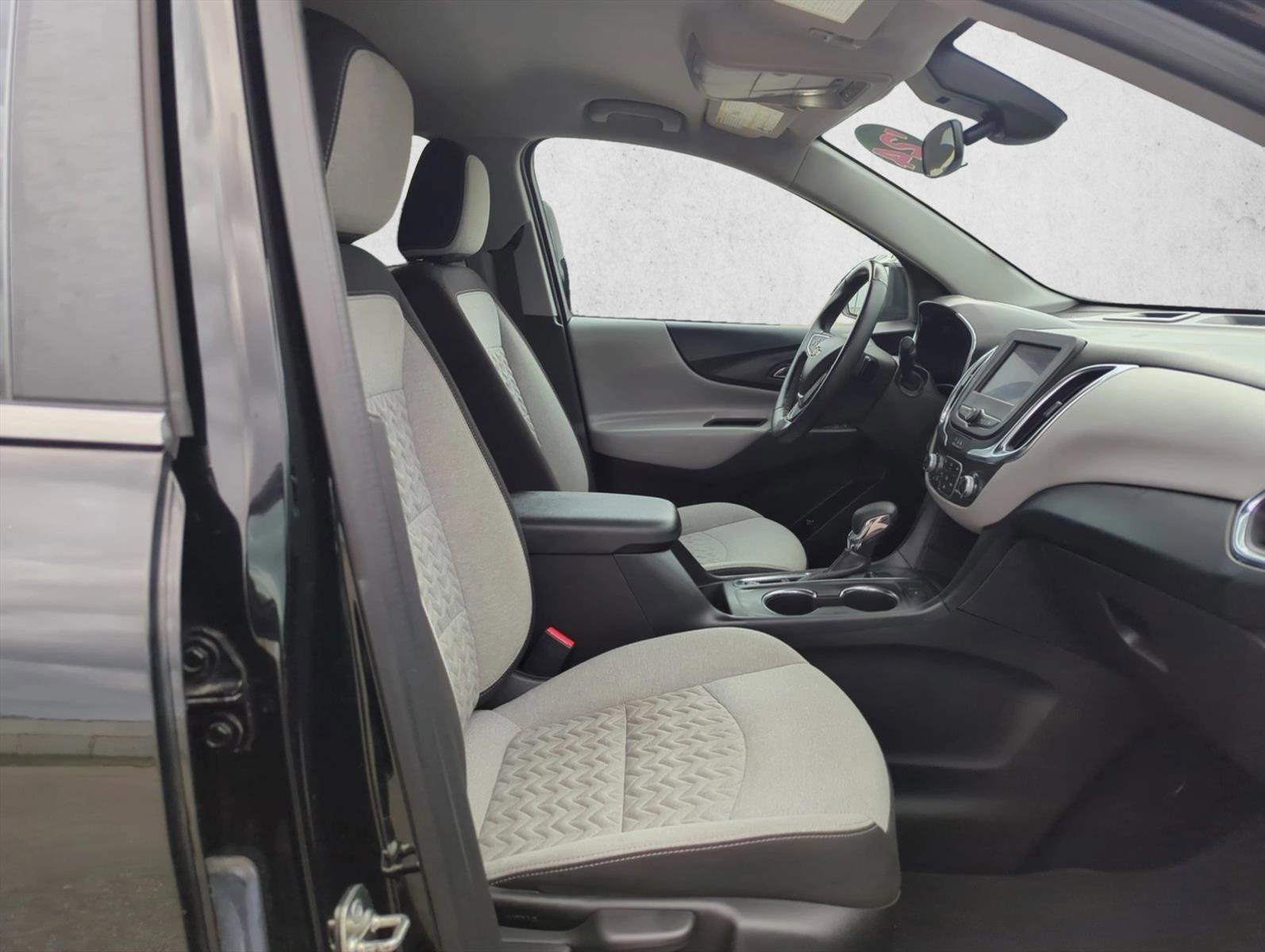 Used 2024 Chevrolet Equinox LT FWD image 23