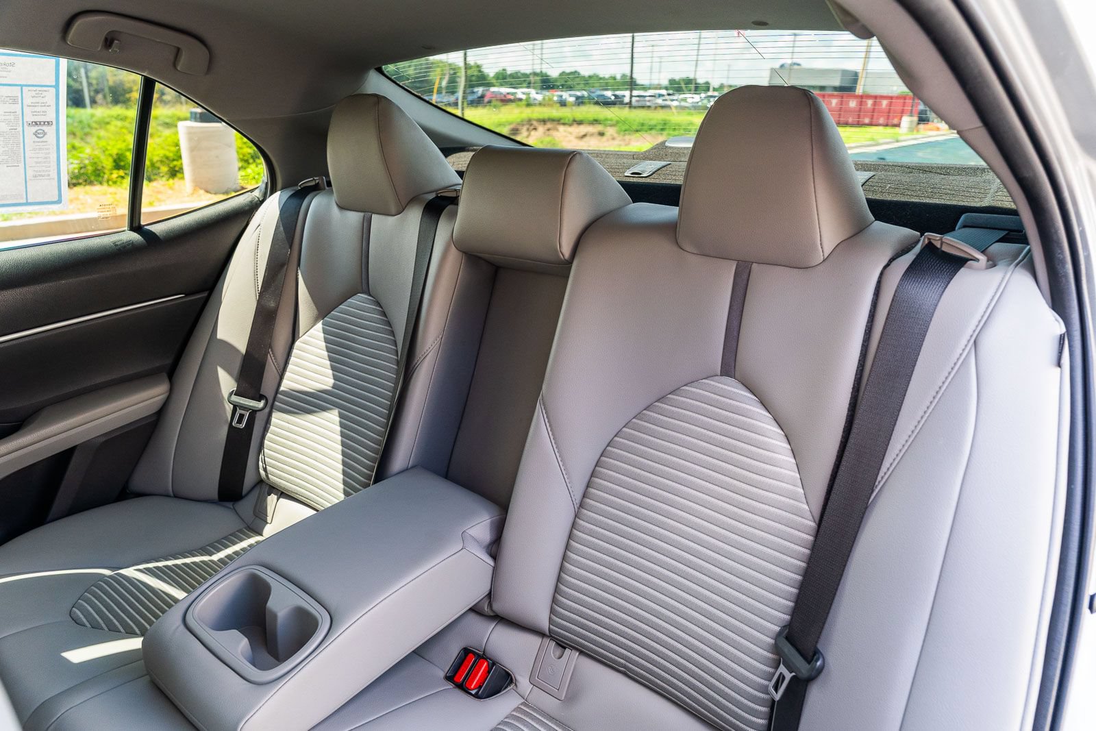 Used 2019 Toyota Camry SE w/ Convenience Package FWD image 19