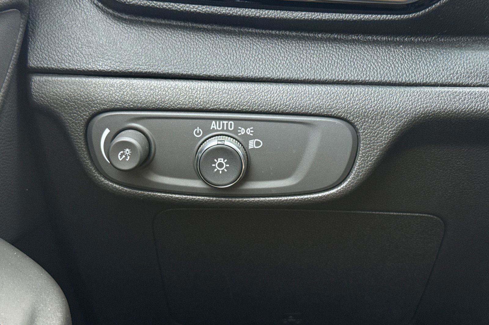 Used 2023 Chevrolet Bolt LT image 32