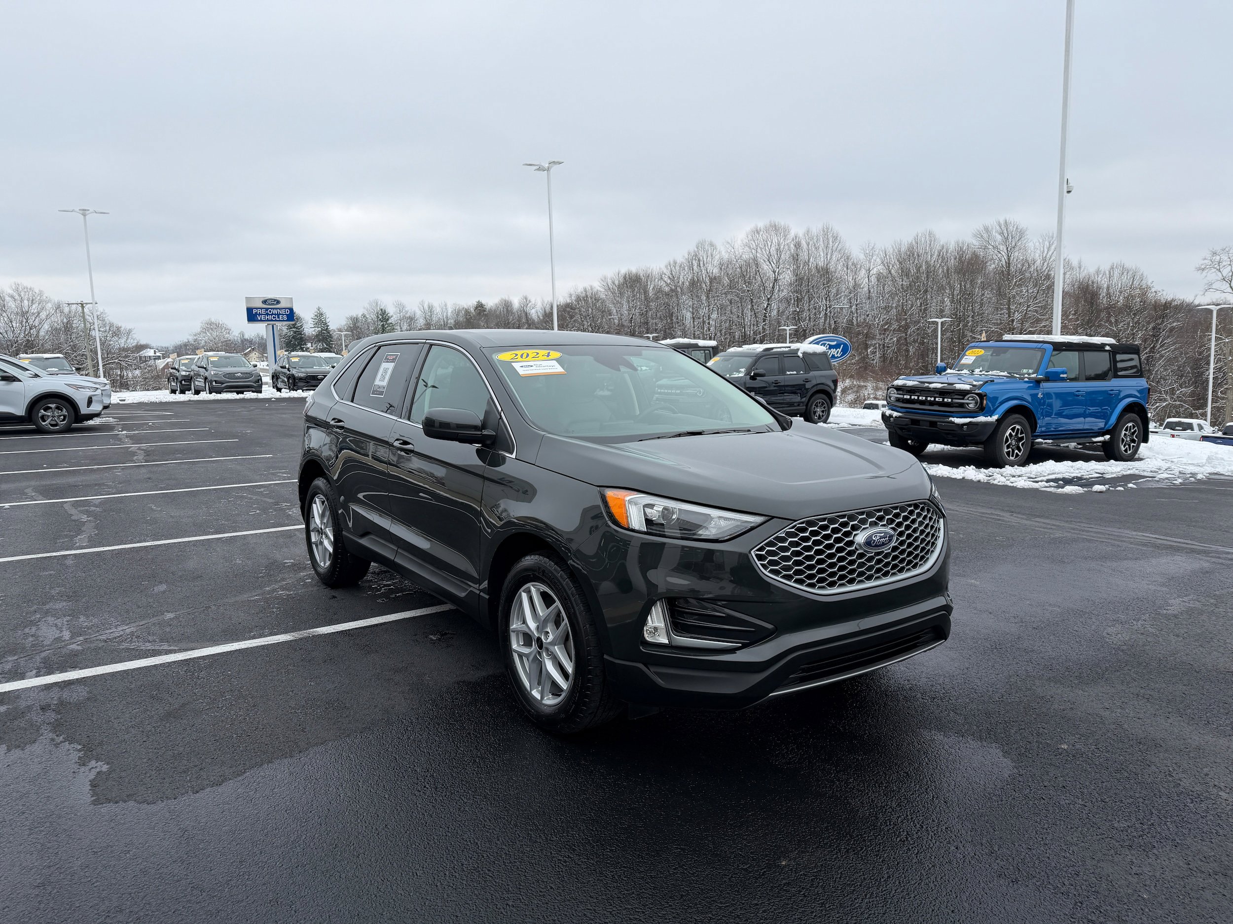Certified 2024 Ford Edge SEL w/ Convenience Package AWD/4WD image 3