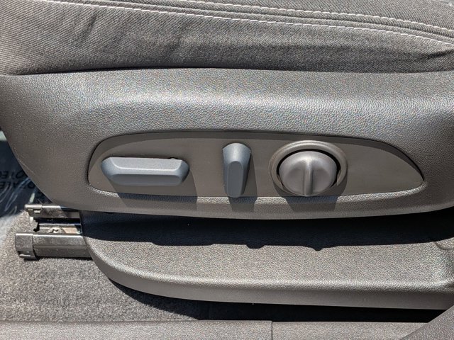 Used 2022 GMC Terrain SLE w/ Driver Convenience Package FWD image 16