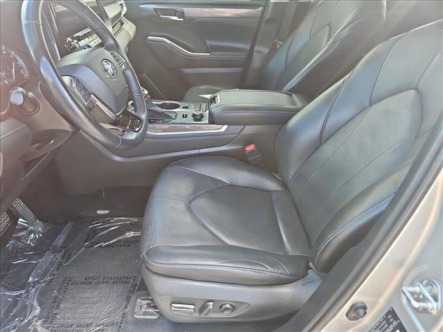 Used 2021 Toyota Highlander Limited AWD/4WD image 17
