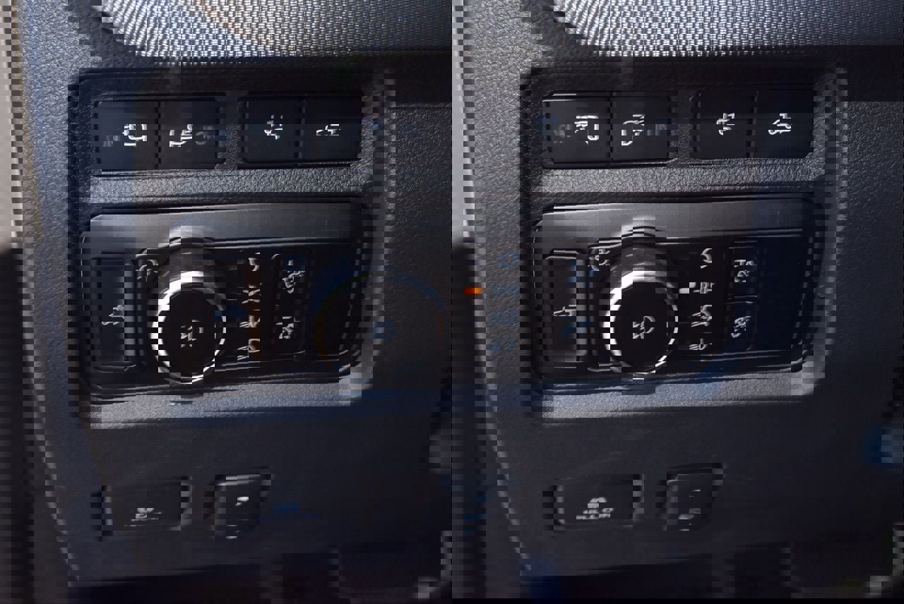 Certified 2024 Ford F250 Platinum w/ FX4 Off-Road Package image 33