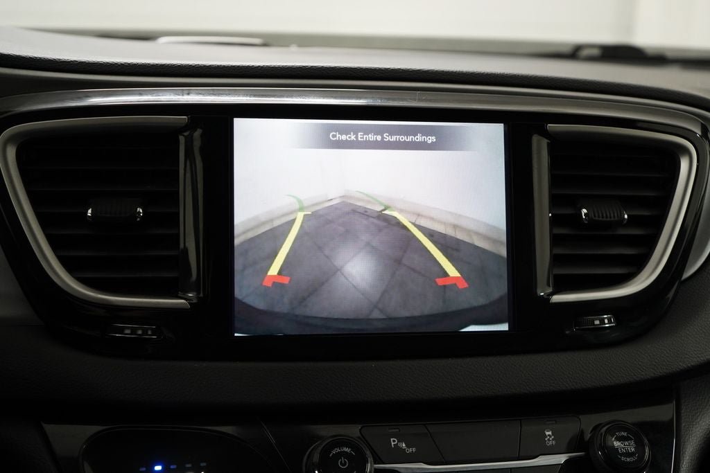 Used 2020 Chrysler Pacifica Touring-L w/ S Appearance Package FWD image 25