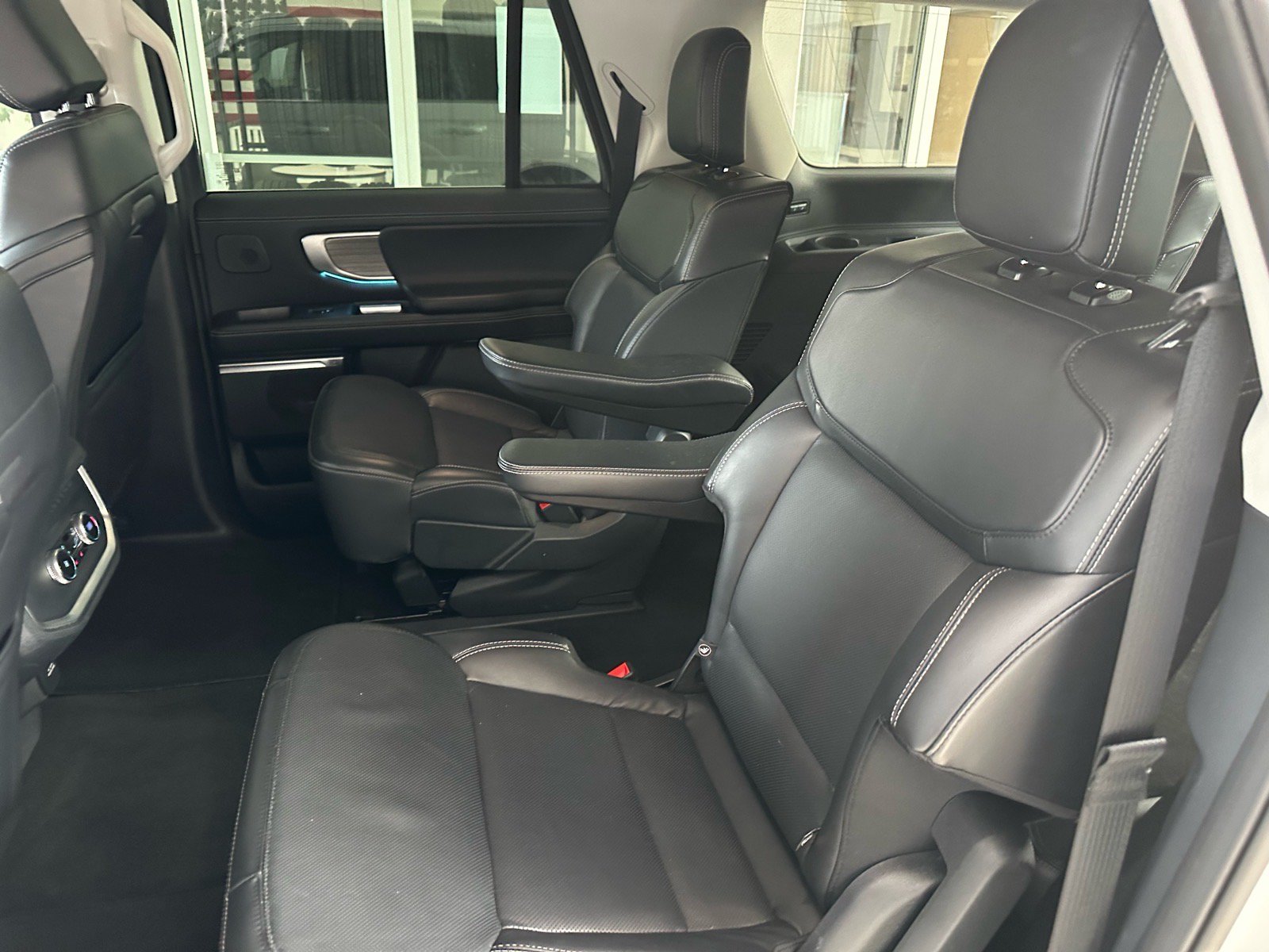 Certified 2025 Ford Expedition Max Platinum w/ Driver's Package AWD/4WD image 27