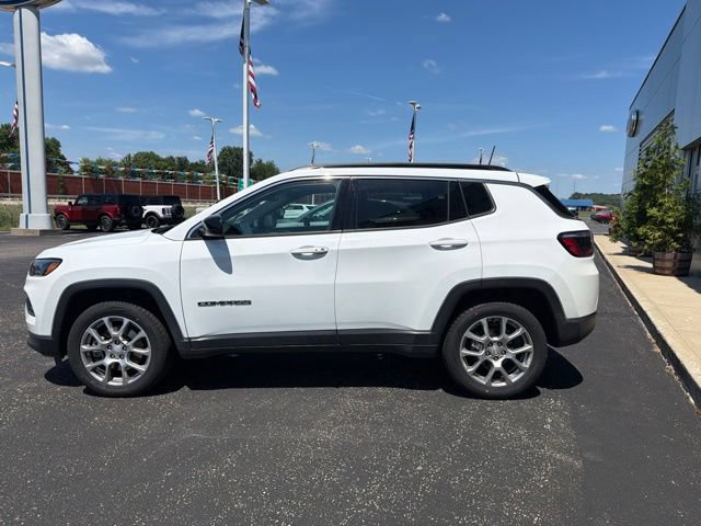 Used 2023 Jeep Compass Latitude AWD/4WD image 5