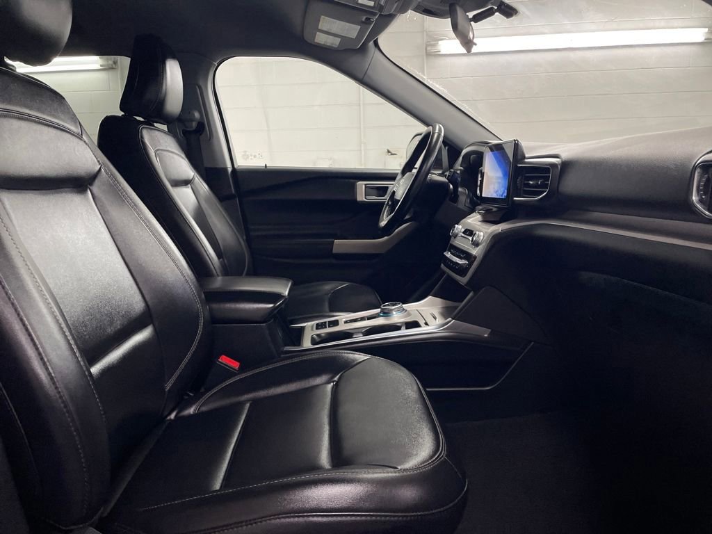 Certified 2023 Ford Explorer XLT w/ Equipment Group 202A image 28